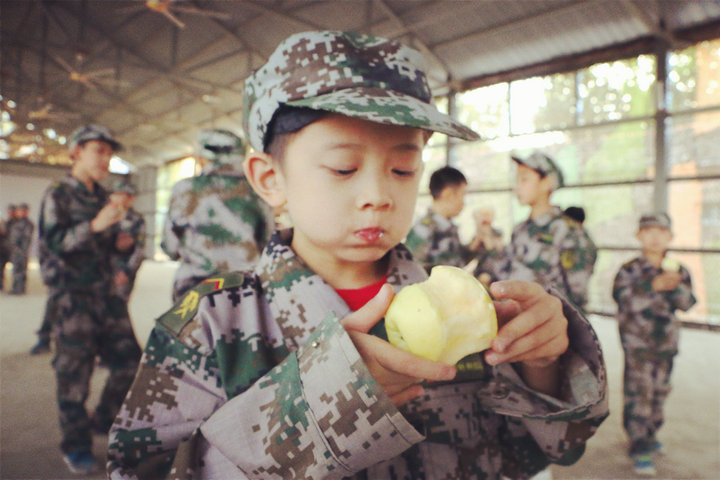 中合育才軍旅特訓(xùn)營幫您和孩子共同成長