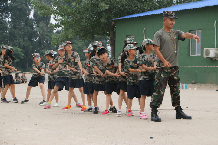 青少年軍事拓展夏令營，孩子報(bào)名的必要性